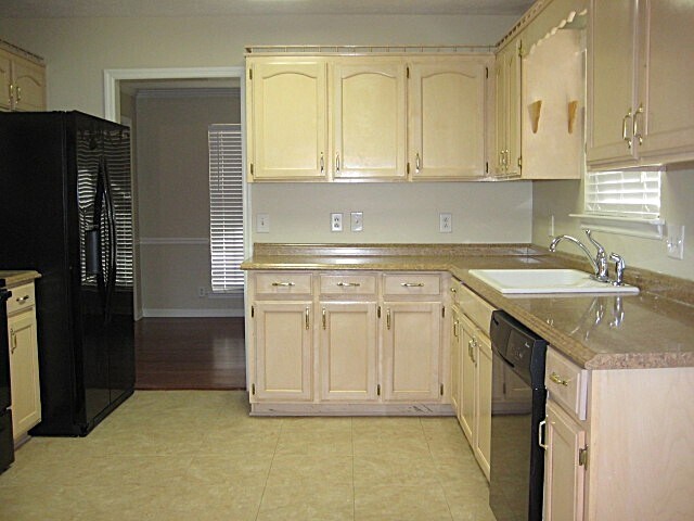 Building Photo - 1013 Victoria Ln W