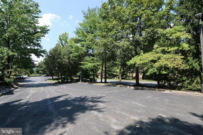 Building Photo - 1709 Mountainview Dr