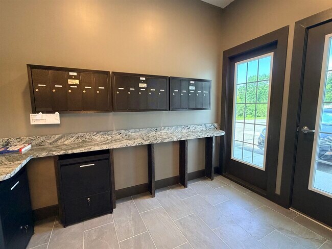 Building Photo - 384 Main St