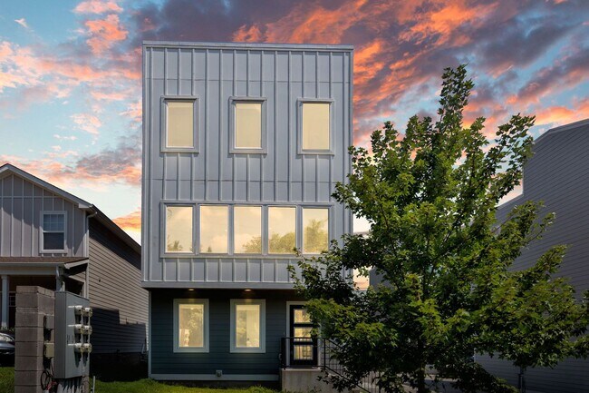 Building Photo - Modern Living In East Nashville!
