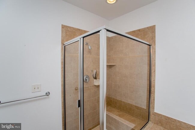 Building Photo - 523 Carson Terrace