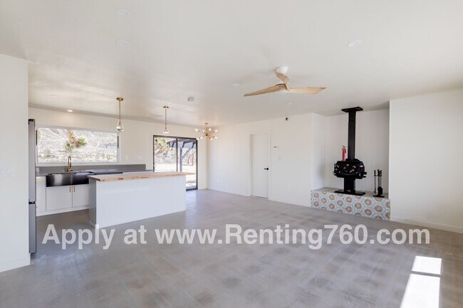 Building Photo - Modern Comfort in Scenic Landers