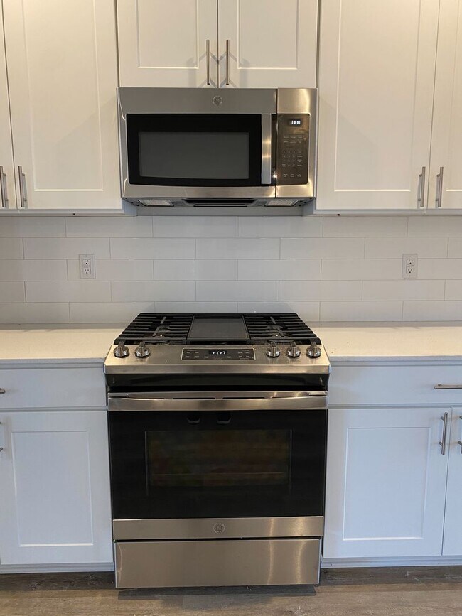 Building Photo - Brand new 3 and 4 Bedroom Townhomes in Lacey!
