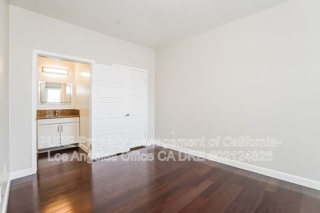 Building Photo - 11740 Vanowen St