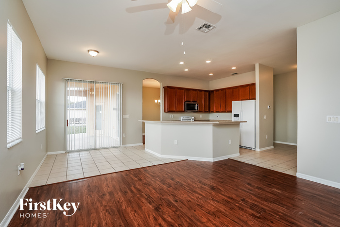 Building Photo - 226 Manasota St
