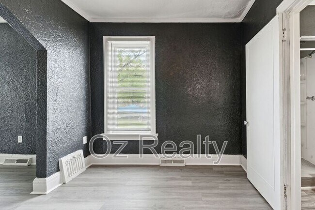 Building Photo - 1310 Almon Ave