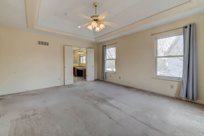 Building Photo - Spacious Parkway South Home with Walk-Out Basement & Large Backyard