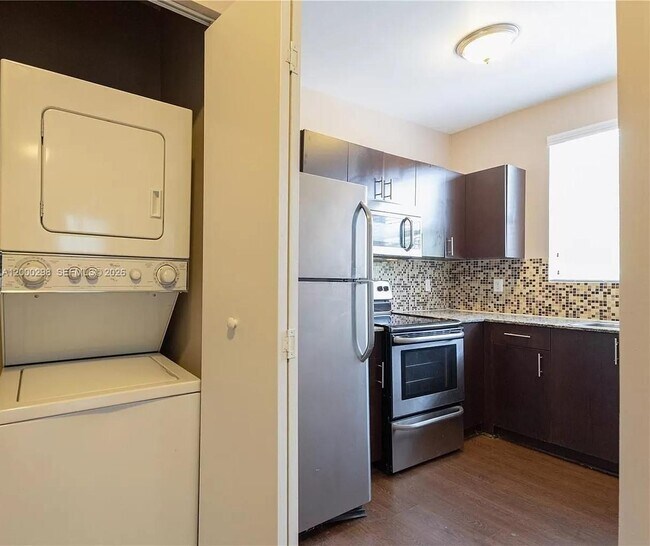 Building Photo - 5416 NE 1st Ct