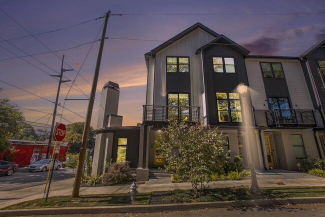 Building Photo - 1350 May Ave SE