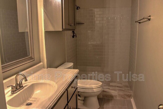 Building Photo - 8619 E 134th St S