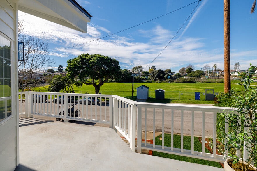 Building Photo - 1504 N Poinsettia Ave