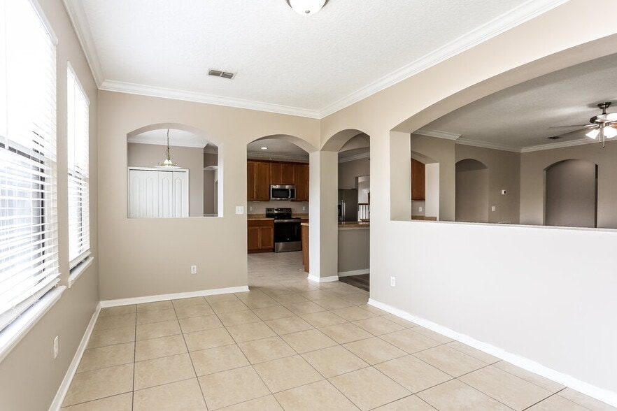 Building Photo - 703 Red Cedar Ct