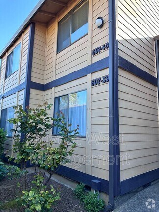 Building Photo - 607 SE 121st Ave