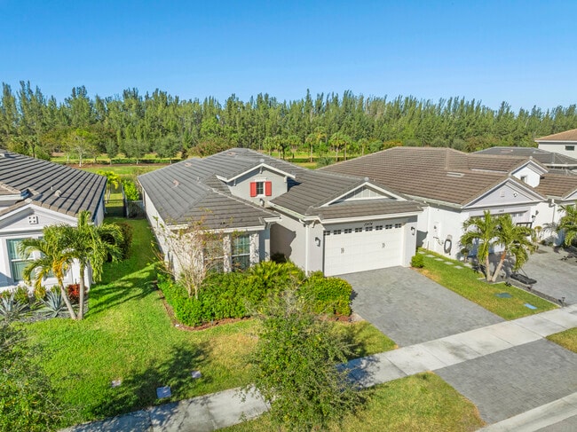Building Photo - 15474 Goldfinch Cir