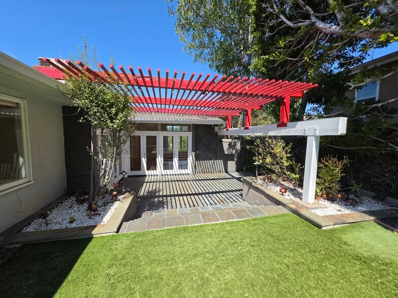Building Photo - 310 S Thurston Ave