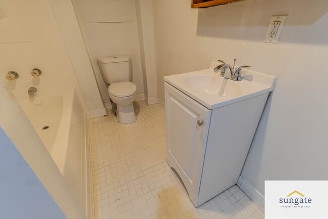 Building Photo - 2018 Griffis Ave