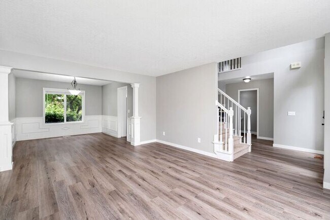 Building Photo - Stunning 4 bedroom, 2.5 bathroom home!! Must See!!