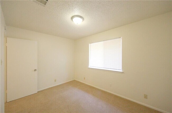 Building Photo - 12805 Broughton Way