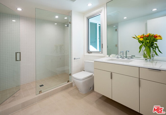 Building Photo - 1121 Loma Vista Dr