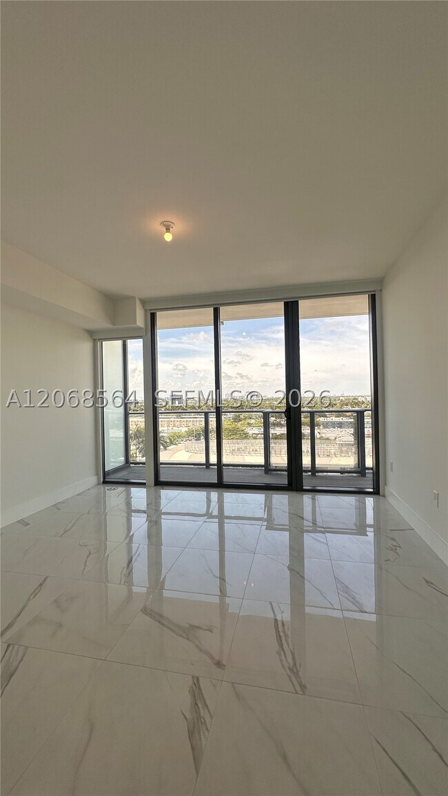 Building Photo - 1170 Hallandale Ave