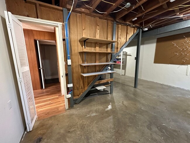 Building Photo - Spacious brick house in Lynchburg!