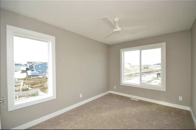 Building Photo - 660 SE Greyson Ln