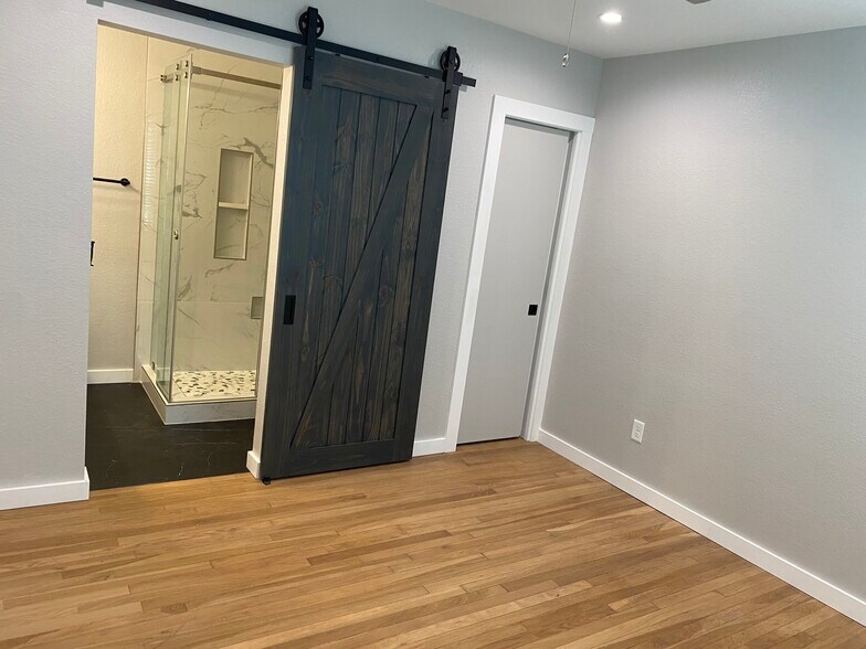 Master bath - 1811 Garfield St