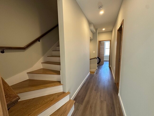 Building Photo - 33 Copeland St