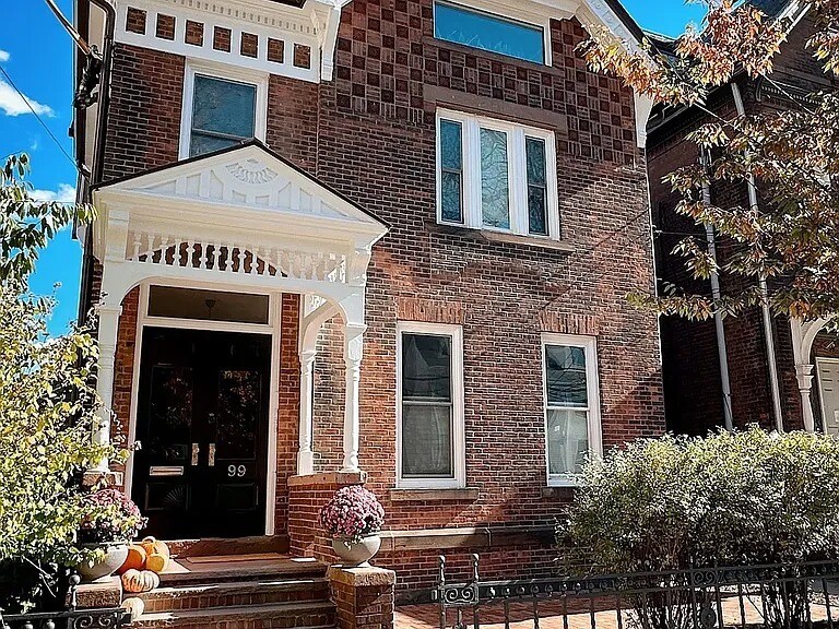 Building Photo - 99 Olive St