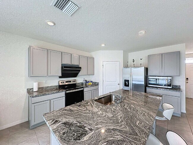Building Photo - 8379 Ender Hls Dr