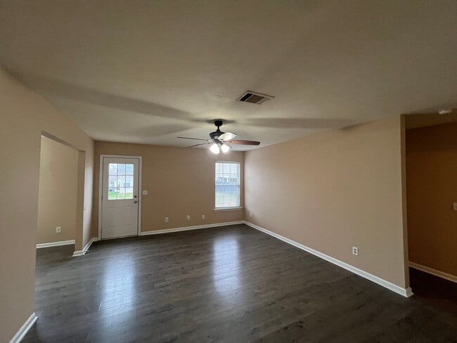 Building Photo - $250 Off First Month's Rent! Nice 3 Bedroom 2 Bath Home in Lavergne - Available Now!