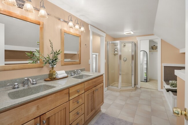 Building Photo - 806 N 59th St