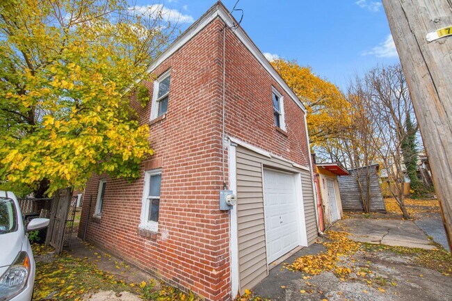 Building Photo - 378 N Evans St