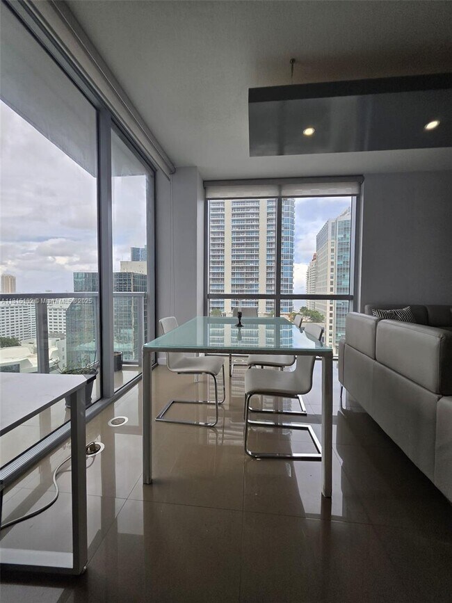Building Photo - 1060 Brickell Ave