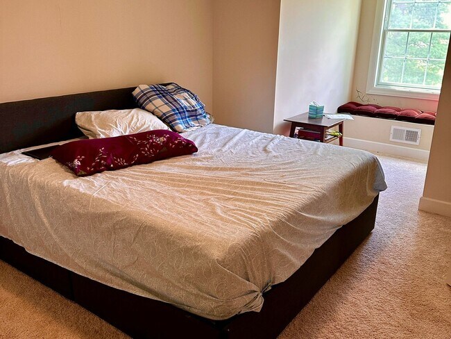 Building Photo - 3 Bedroom semi furnished Duplex type House in Imperial