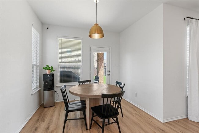 Building Photo - 1124 Hemlen Cv