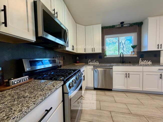 Building Photo - 1122 Pike Dr