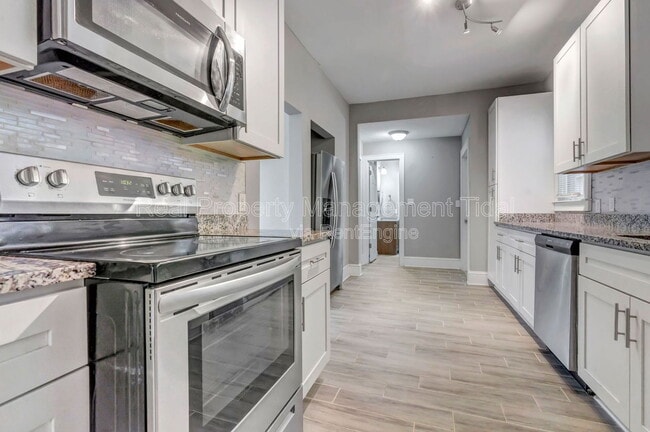 Building Photo - 4511 Newport Ave