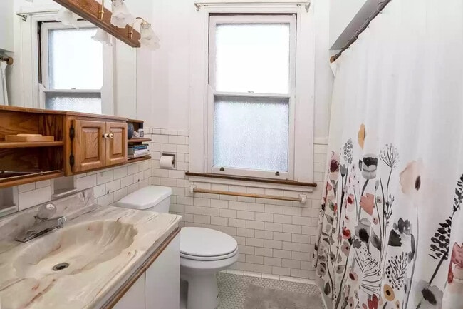 Building Photo - 3227 Daytona Ave