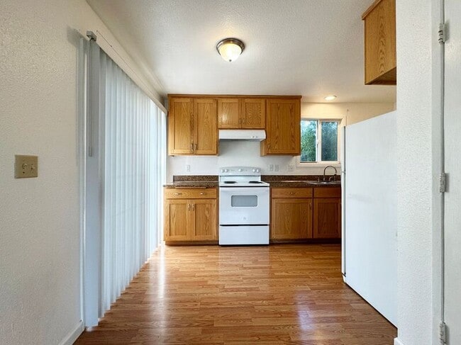 Building Photo - 3835 Marshall Ave