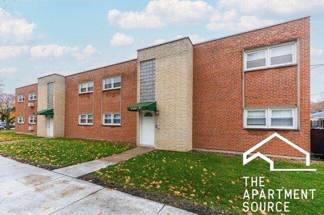 Building Photo - 6151 W Thorndale Ave