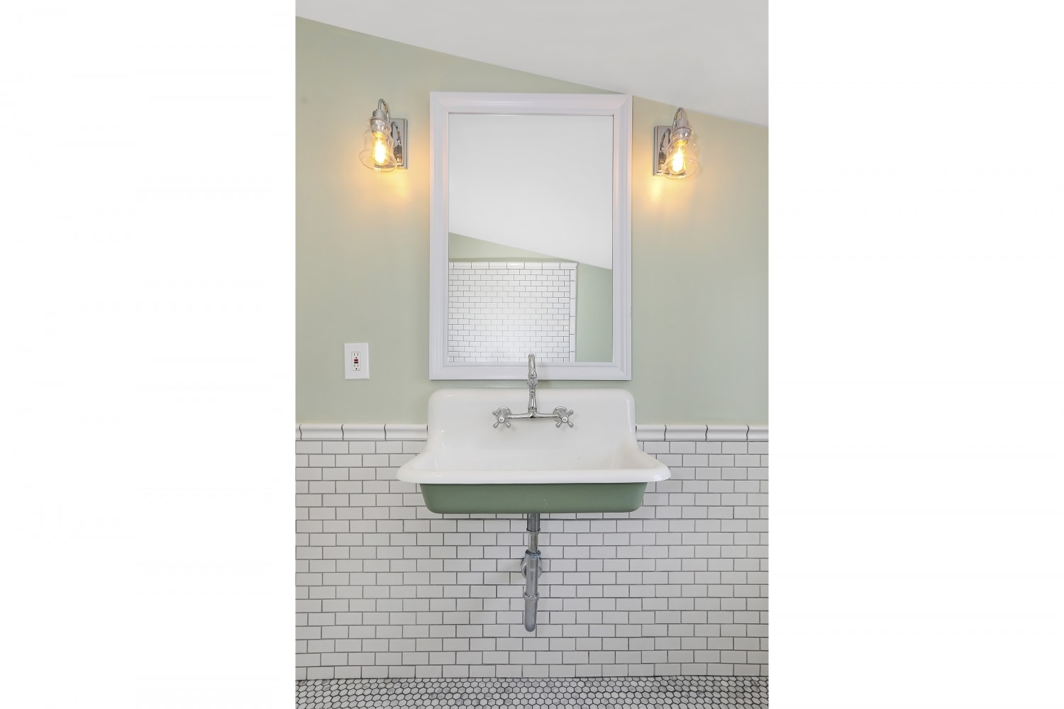 Building Photo - 3220 E 6th St