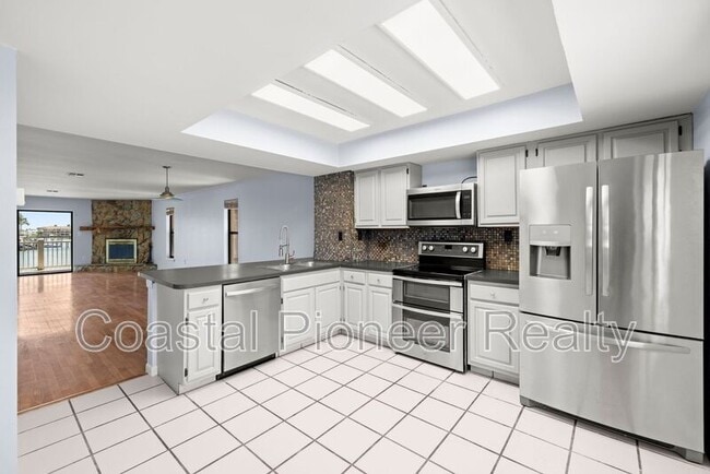 Building Photo - 12356 Capri Cir N