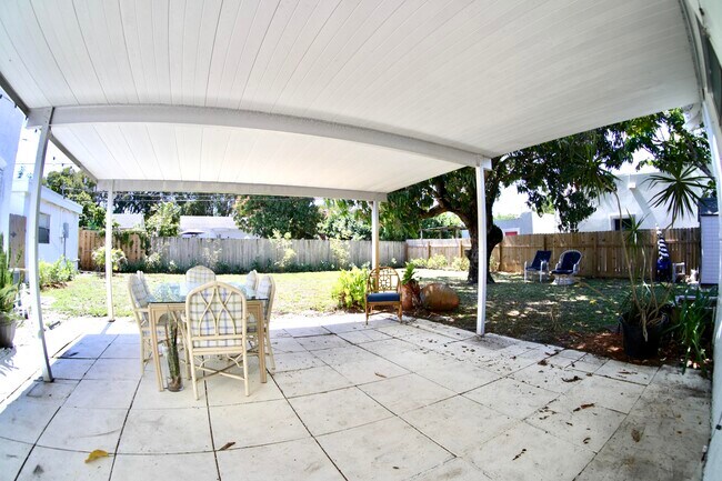 Building Photo - 620 Winters St