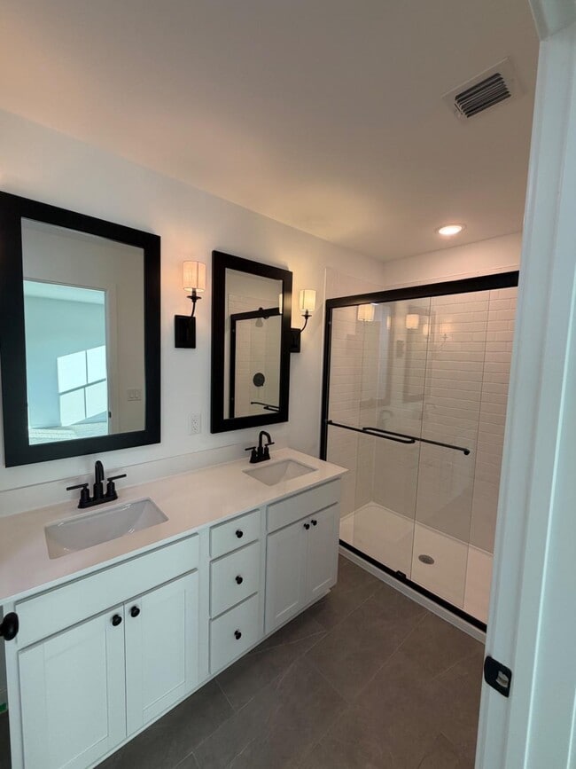 Building Photo - 40 Basswood St