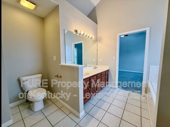 Building Photo - 552 Forest Hill Dr