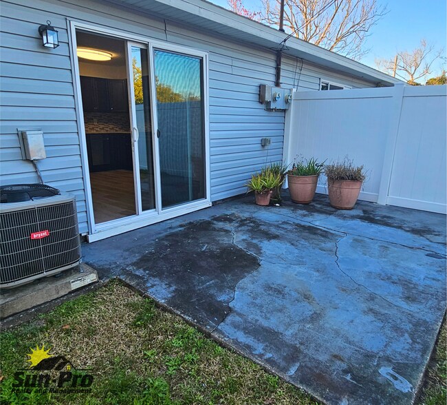 Building Photo - 5813 Spruce Creek Rd