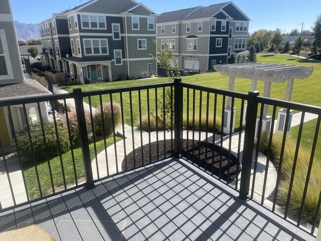 Building Photo - 3855 Gartmore Ln