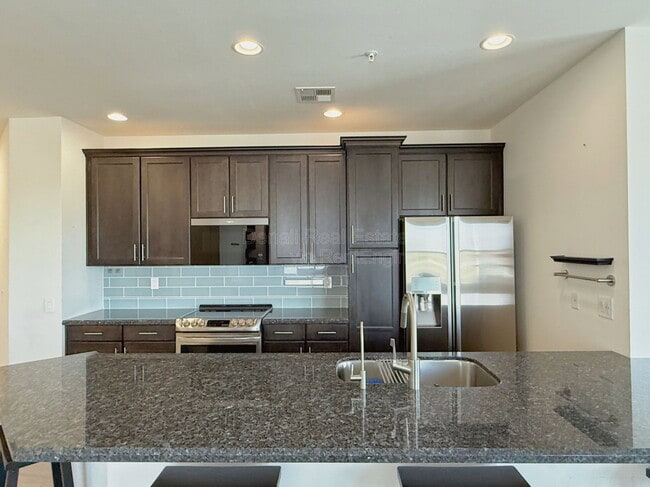 Building Photo - 2511 W Queen Creek Rd