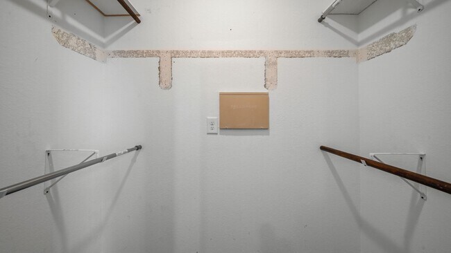 Building Photo - 16842 Marie Vlg Dr